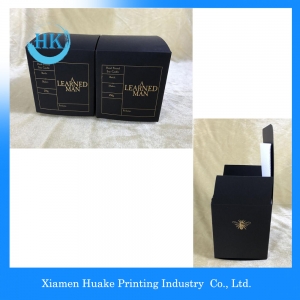 ロゴゴールドホットスタンプ黒カードボックスの香水のための波形ライナー 